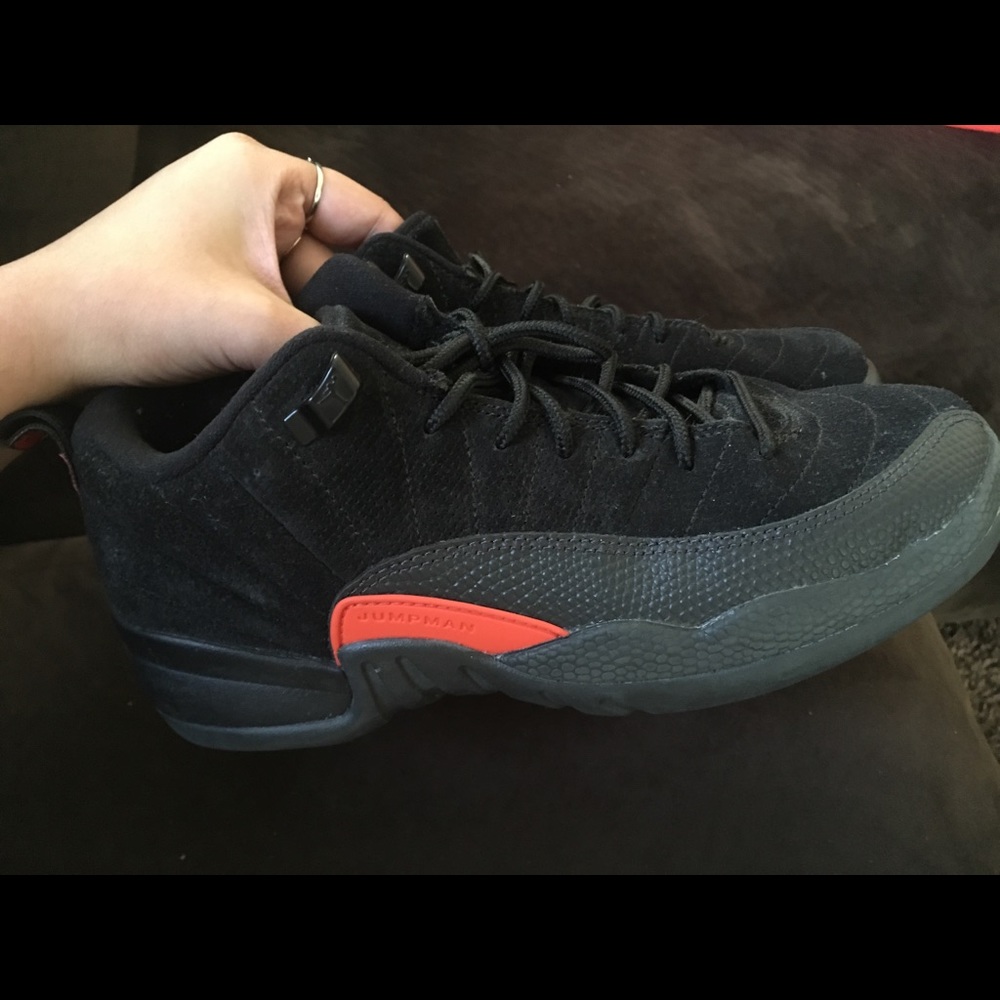 Size 5y- Jordan 12s 🍊